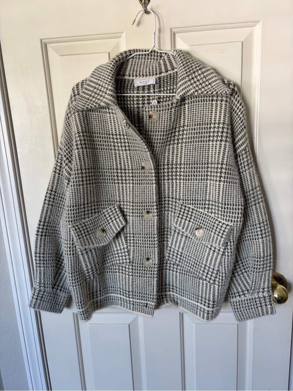 Sage Cream and Black Houndstooth Button-Front